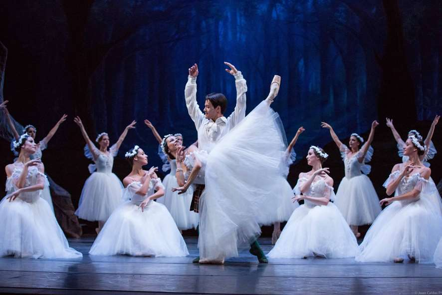 Cena de La Sylphide, de Mario Galizzi foto: João Caldas SPCD participa da Mostra de Dança de Limeira com espetáculo e atividade educativa, no dia 3 de julho As apresentações contarão com recursos de