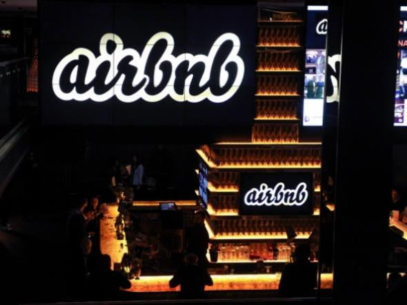 Economia do compartilhamento Airbnb- Site de aluguel de imóveis residenciais para turistas.
