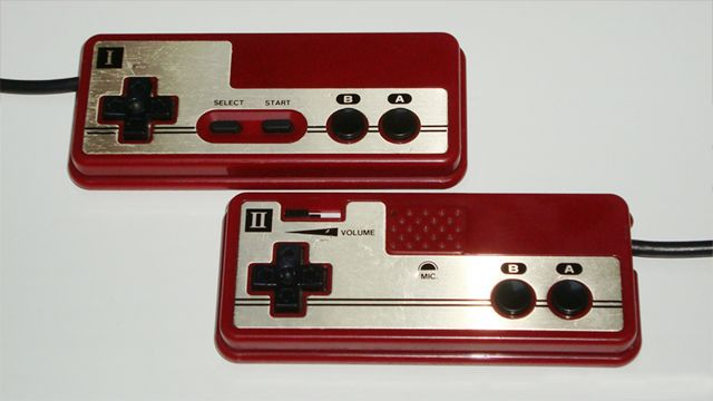 NES FAMICOM (NINTENDINHO) 1983 A primeira sensação de ter um gamepad na mão.