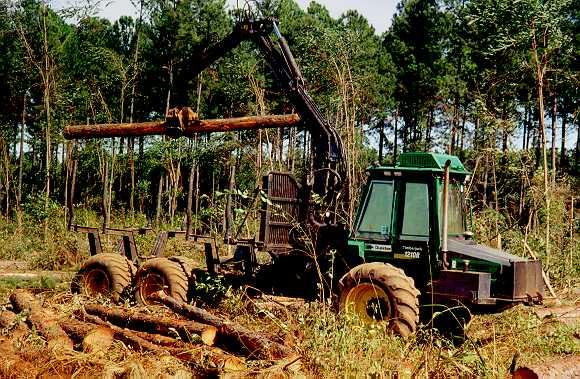 11 TRANSPORTADOR AUTO-CARREGÁVEL ( FORWARDER ) (VI) TRANSPORTE E ESTOCAGEM 1) TRANSPORTE A CURTA DISTÂNCIA O transporte