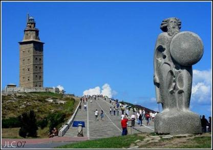 10h00 Visita à Torre de Hércules declarada património da humanidade em 2009.