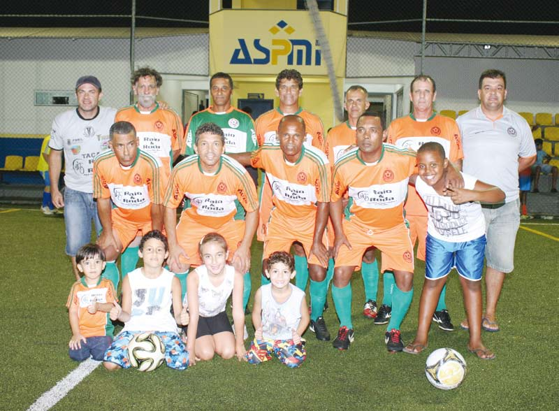 Esportes das Aspmi. Alceu, com 2 gols, Ronaldo Alfredo, Kolucha, Ávila e Márcio, todos com 1, construíram a vitória tranquila da equipe integrada, em sua maioria, por funcionários públicos municipais.