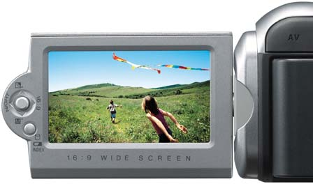 Leitura e gravação em ecrã panorâmico 16:9 O monitor LCD panorâmico de 2,7" oferece um formato de imagem 16:9 para uma captação de imagens em vídeo tal como no cinema.