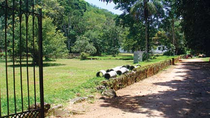 ponte que cruza o rio Piabanha, próximo à localidade de Alberto Torres (f01).