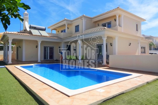 Moderna Villa V4 com Vista Mar, Próximo da Praia, Albufeira VILLA EM ALBUFEIRA ref. S5169 799.