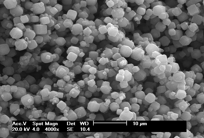 sintéticas com o valor da CTC da zeólita 4A comercial pura (IQE). As medidas de capacidade de troca catiônica do material zeolítico foram feitas utilizando o íon amônio (Ca +2 ).