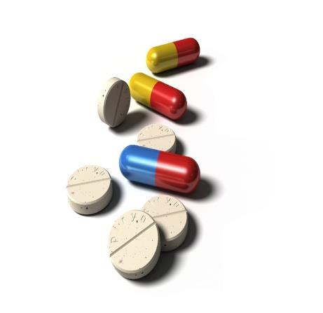 ALTERNATIVAS FARMACÊUTICAS Dois medicamentos são considerados Alternativas Farmacêuticas quando : - Contém diferentes sais ou