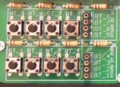 APRESENTAÇÃO DO KIT P02 O kit P02 foi desenvolvido para alunos de cursos técnicos, engenharia e desenvolvedores na área de microcontroladores, o mesmo conta com alguns módulos que podem ser