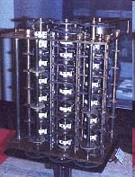 p História e evolução do computador 1822 Máquina das Diferenças Publicação científica em 1822, Charles Babbage escreveu sobre uma novíssima máquina capaz de calcular e imprimir longas tabelas