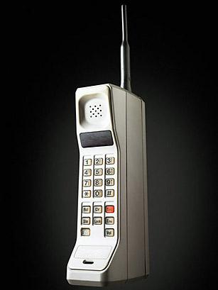 1. Evolução dos serviços móveis a par da evolução tecnológica 1.1. A primeira geração 1.1.1. A geração analógica A primeira geração das redes móveis foi desenvolvida durante a década de 80.