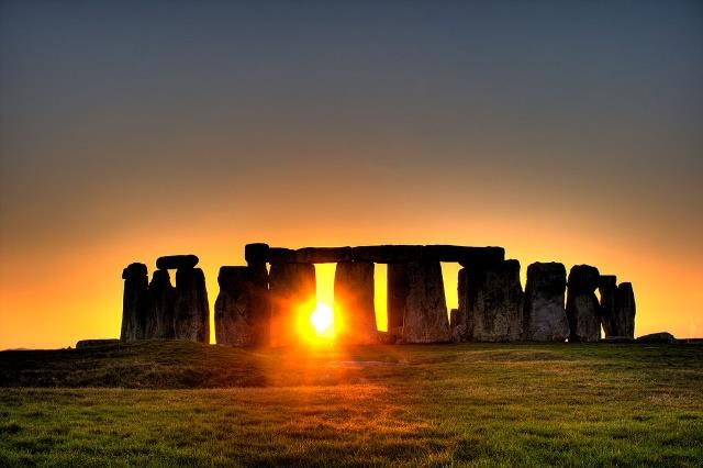 39) Stonehenge no solstício de inverno.