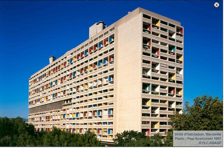 A aplicação dessas proporções pode ser vista em diversos edifícios de Le Corbusier, como na Unité d Habitation de Marselha, França (projeto de 1945, implantado entre 1947 e 1953).