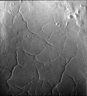 Os módulos orbitais das Viking fotografaram a superfície Marciana com uma resolução de 150 a 300 metros.
