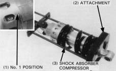 Desacople a bomba de combustível, relé da bomba de combustível e o relé das sinaleiras do suporte da bomba de combustível.