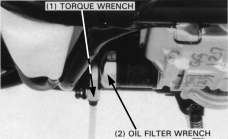 FERRAMENTA: Chave de filtro de óleo 07HAA-PJ70100 Lubrifique a junta de vedação do filtro de óleo novo e instale-o no motor.