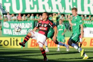 Por distância da \"confusão\", Fla e Chapecoense duelam no Maracanã Confronto deste domingo, às 19h30 (de Brasília), serve como mais um passo rumo à tranquilidade na reta final do Campeonato