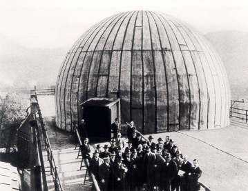 Este domo foi construído para ser um planetário e sua estrutura em aço foi a armação da