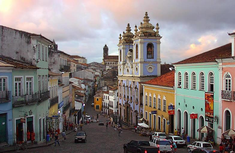 UM POUCO DA OBRA... SITUA O AMBIENTE DO PELOURINHO, que ele denomina, Universidade vasta e vária.