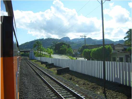 Porf. Rodrigo Alvarenga Rosa 16/08/2010 Dinâmica Ferroviária (Simplificada Composição Ferroviária Dinâmica Ferroviária Para aumentar o coeficiente arência Lançar areia entre os trilhos e a roda