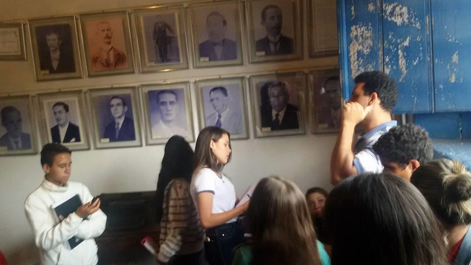 11 B, os alunos realizaram uma pesquisa a respeito dos aspectos políticos da cidade de Morrinhos - GO, referente ao séc.