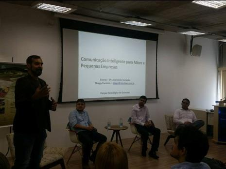 unirem e interagirem com o público presente numa grande mesa redonda para debater os pontos apresentados.