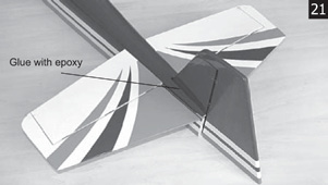 LEME DE DIREÇÃO PEÇA REQUERIDA (1) Estabilizador vertical com leme. 1. Com um estilete, remova o revestimento da cavidade de encaixe na cauda da fuselagem. 4.
