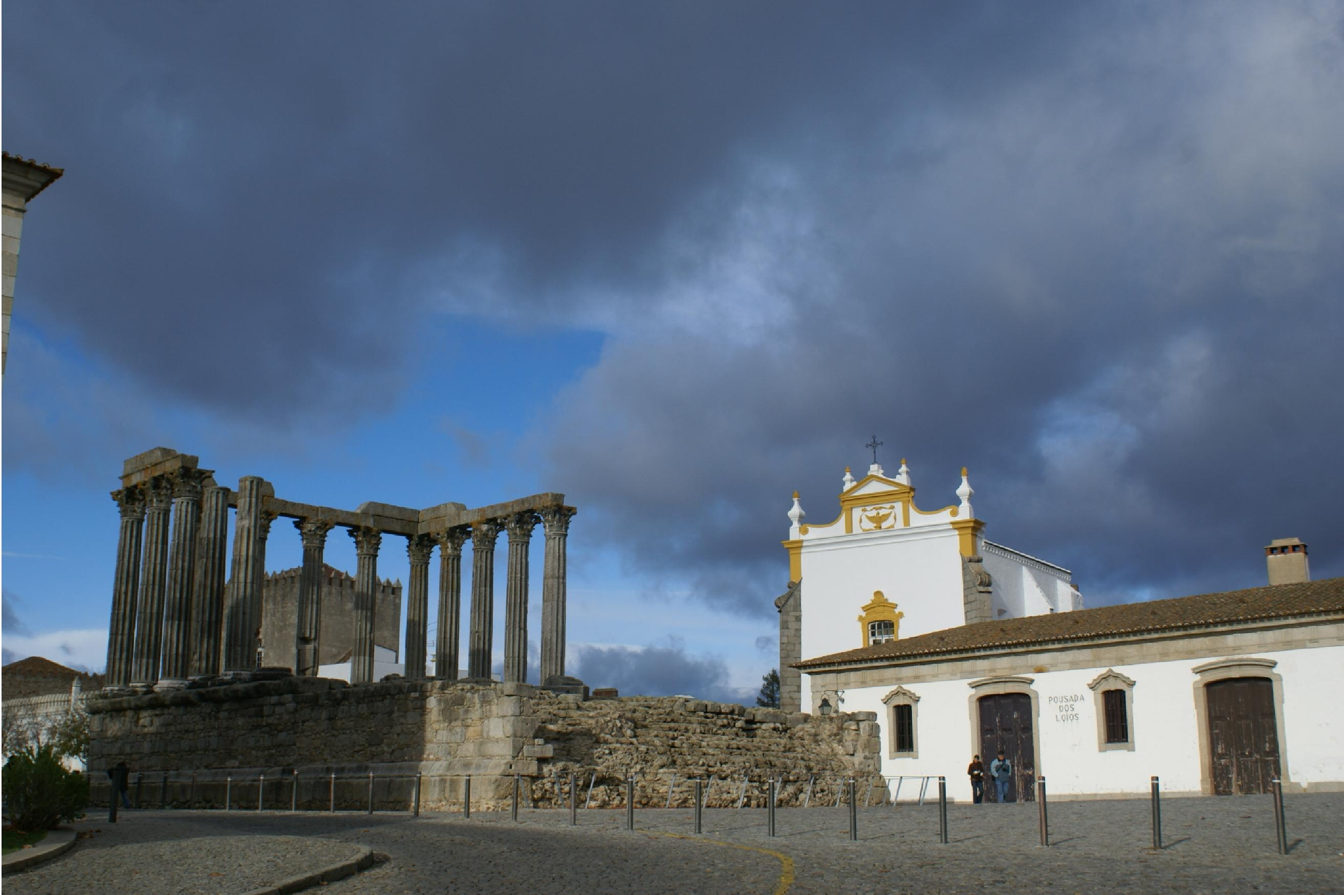 ÉVORA Ruínas do templo de Diana e Convento de