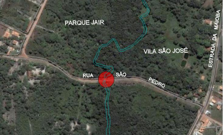 patologias estruturais visíveis, há um risco iminente dessa estrutura vir ao colapso, afetando a mobilidade urbana da comunidade local e das pessoas que a utilizam como via de acesso.