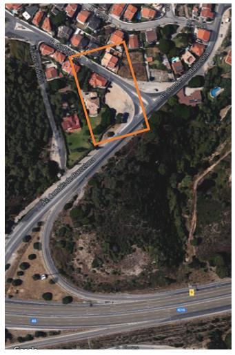 Estacionamento de acesso à Escola de Hotelaria e Turismo de