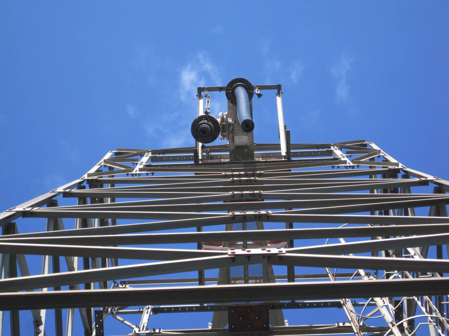 Torre de suporte do feed