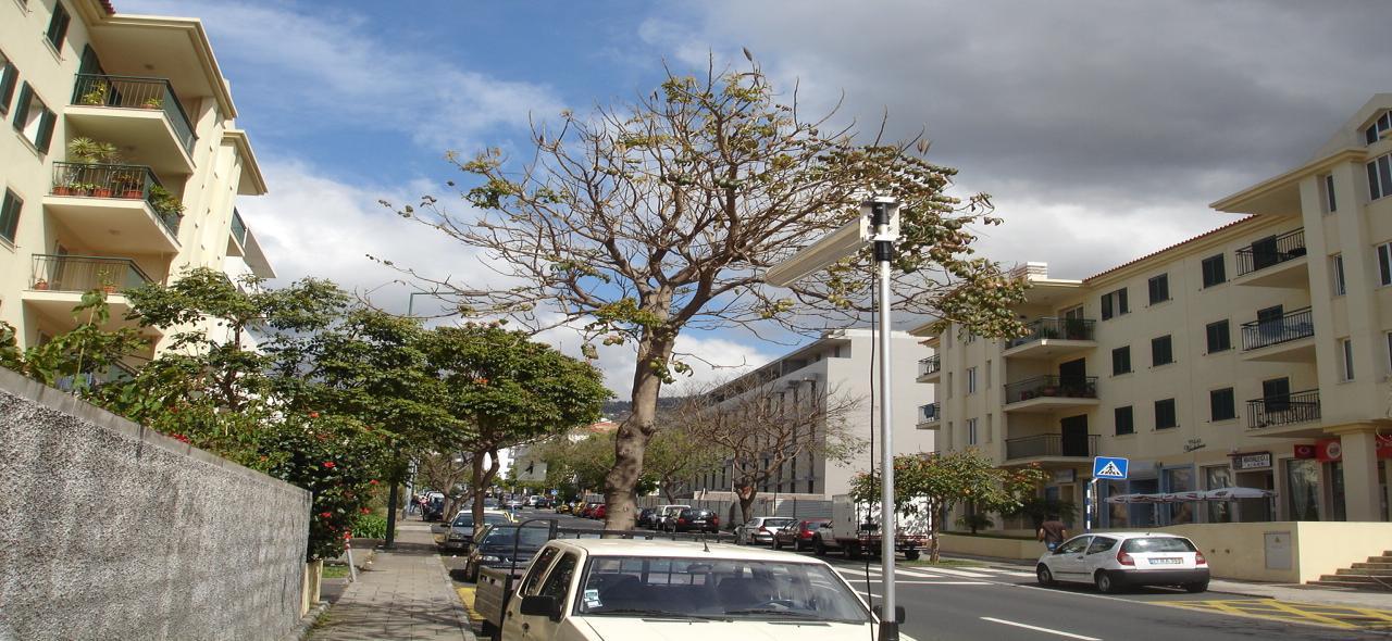 Desvio do ganho (db) 10 5 0-5 -10-15 -20-25 Parabólica Figura 4.12- Desvio do ganho obtido em cada ponto quando utilizada a antena monopolo na emissão no meio sem obstáculos.