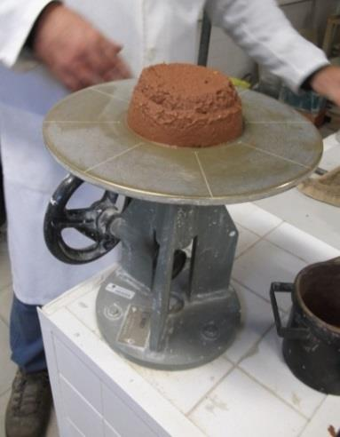 CARACTERIZAÇÃO DOS SUPORTES E DA ARGAMASSA DA FASE EXPERIMENTAL INICIAL separado é colocada nos peneiros utilizados na análise granulométrica e a mesa de agitação é acionada por 5 minutos 10 segundos.