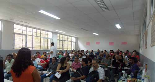 Ao defender o indicativo de greve, o presidente da APUR, professor Antonio Eduardo Oliveira, colocou que a situação política do país levava a categoria docente a pensar na greve como