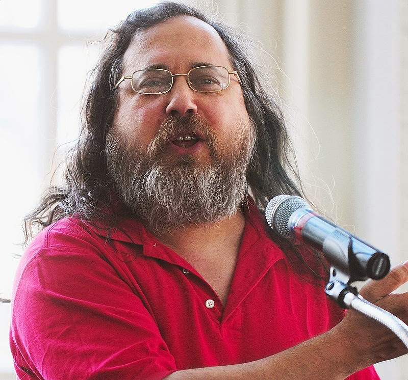 Free Software Foundation Em 1985, Stallman publicou um manifesto e um tratado anti copyright (copyleft) intitulado GPL (General Public License).
