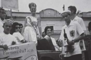 Maria da Penha, eleita a Rainha dos Calouros, ingressa no curso de farmácia e bioquímica, em 1962 Quando surgiu o desejo pela bioquímica?