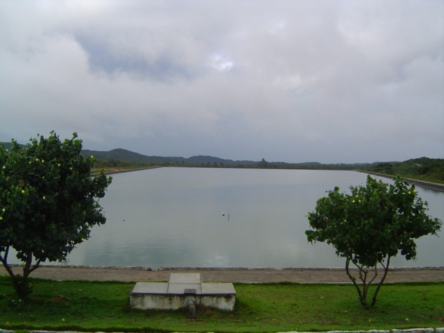 Figura 2 Vista da lagoa facultativa primária e da lagoa de maturação I.