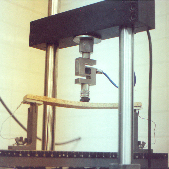 TABELA 13 DELINEAMENTO ESTATÍSTICO PARA OS TESTES DE RESISTÊNCIA À FLEXÃO ESTÁTICA E DETERMINAÇÃO DA MASSA ESPECÍFICA DOS COMPENSADOS E OSB Painel Orientação Repetições Nº de painéis Nº de corpos de