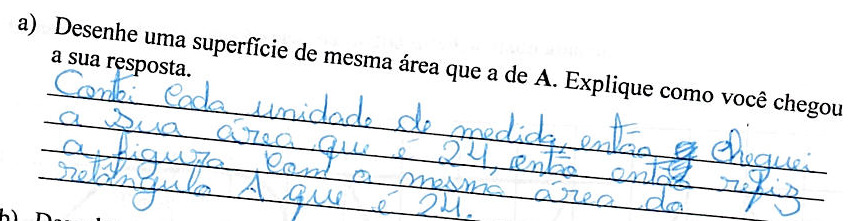 Figura 4: Rotação da Figura dada Apenas 7 (sete) alunos produziram superfícies diferentes de um retângulo (Figura 5), enquanto 4 (quatro) fizeram a mesma figura, 4 (quatro) rotacionaram a figura