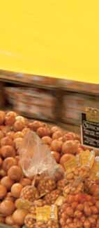 Na última década, as frutas, verduras e legumes deixaram a parte de trás dos supermercados, tanto no Brasil quanto no exterior, para conquistar local de destaque nas lojas.
