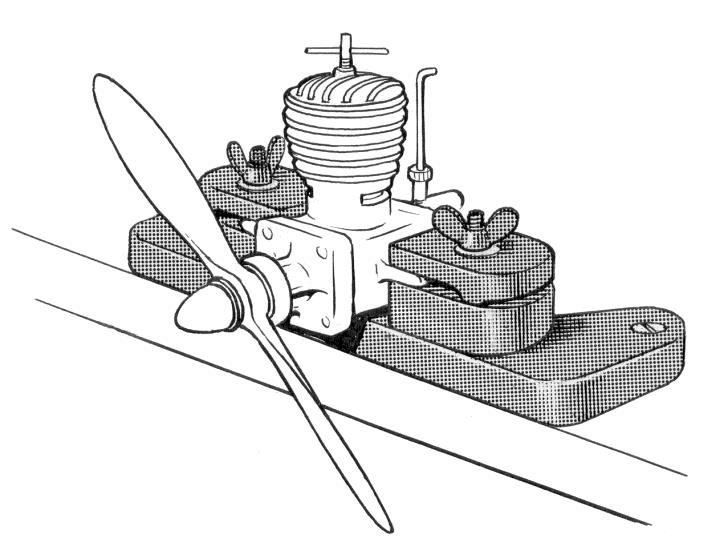 Se o motor for de aperto radial, ou seja, com o aperto do lado da tampa de cárter, basta fazer na prancha de madeira os furos para a passagem dos parafusos de fixação, de uma forma diferente ao