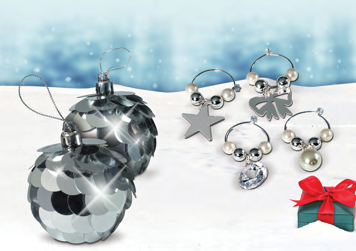 3 Bolas Decorativas Diamond & Pearl Conjunto de 2. Materiais: PVC, Poli-Espuma. Diâmetro: 6 cm. 17854 7,00 1,95 Dê glamour à sua árvore.