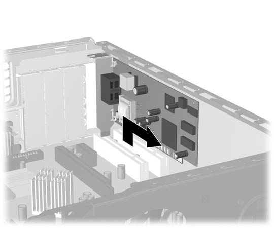 b. Se estiver a retirar uma placa PCI padrão, segure a placa pelas extremidades e mova-a cuidadosamente para e frente e para trás até os conectores se desencaixarem do socket.