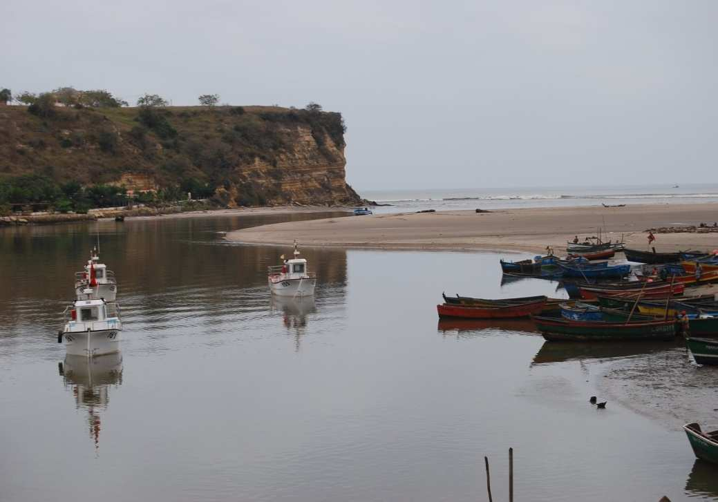 Caracterização do porto da Barra do Dande 27 Principais características Um porto polivalente com Terminais Especializados de contentores, granéis líquidos, granéis sólidos, multi-usos (cabotagem e