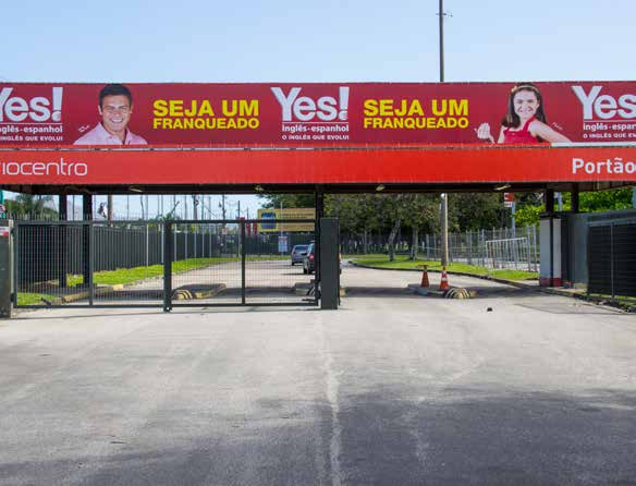 Manual de Merchandising 19 Mídia Outdoor 4. TESTEIRA - PORTÃO A (em frente Av.