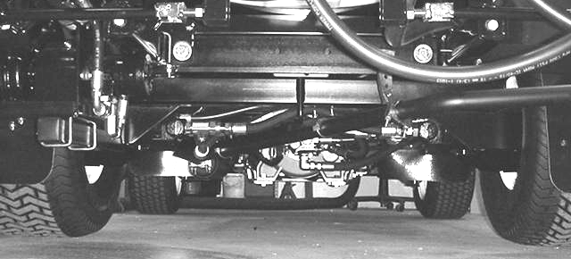 O ponto de suspensão na zona traseira do carro de rega encontra-se no suporte traseiro entre os suportes das rampas (Figs. 29 e 30).