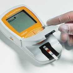 Detectar o risco no momento Accutrend Plus da Roche é o aparelho flexível, portátil e fiável para a avaliação de importantes parâmetros cardiovasculares colesterol total, triglicéridos e glucose - e