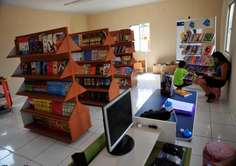 Biblioteca nos dias atuais As bibliotecas de hoje já não são, portanto, só