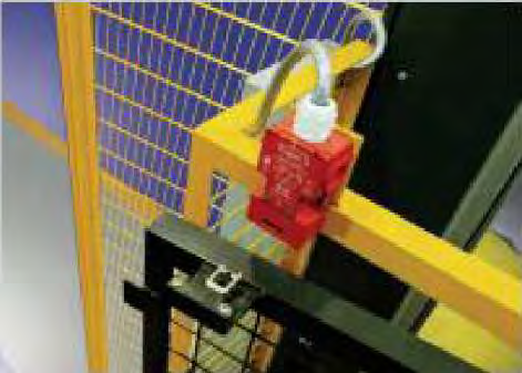 Figura de proteção móvel (na cor amarela) associada a dispositivo de intertravamento (na cor vermelha). Na forma como está na figura, a máquina não deve funcionar, pois a porta está aberta.