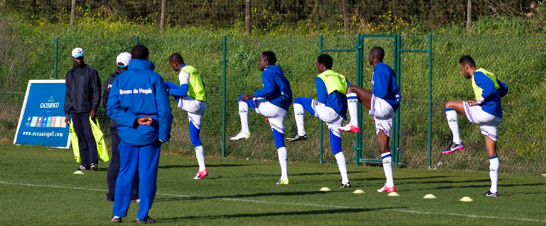 estágio: Bolas de Futebol Cones Sacos de