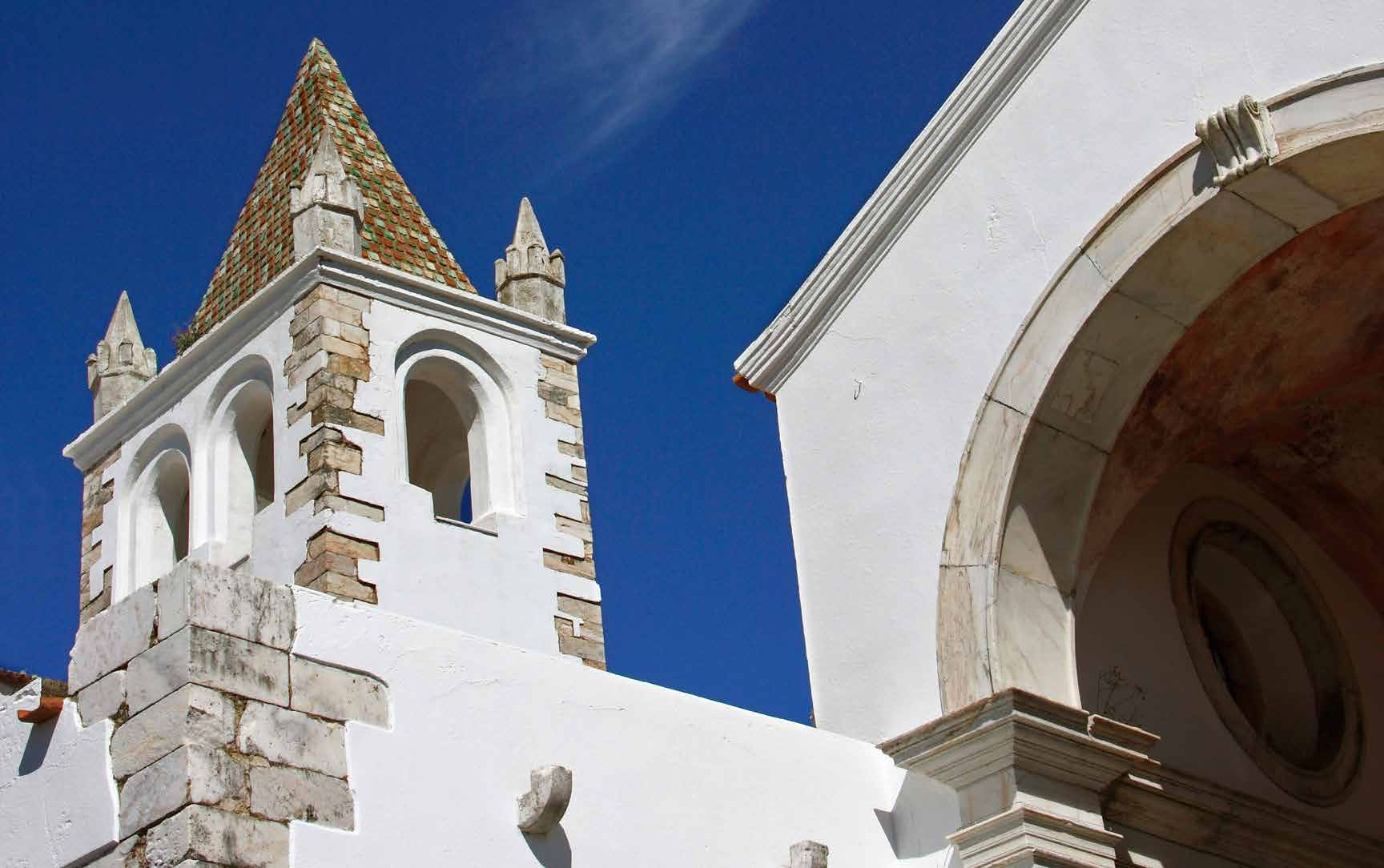 Estremoz é a cidade branca do Alentejo, devido à mancha de casario branco e às jazidas de mármore.